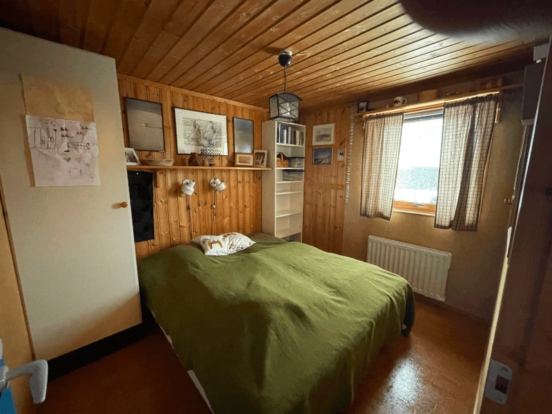 Sovrum med dubbelsäng